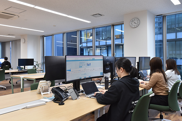 社会保険労務士法人とうかいの働いている風景の写真02